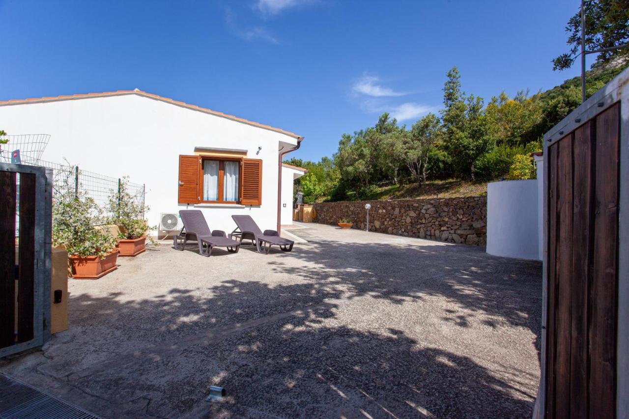 La Casa In Collina - Affittacamere Con Vista Mare Lu Lioni Kültér fotó